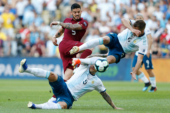 Argentina 2-0 Venezuela: Messi và đồng đội hẹn Brazil ở bán kết